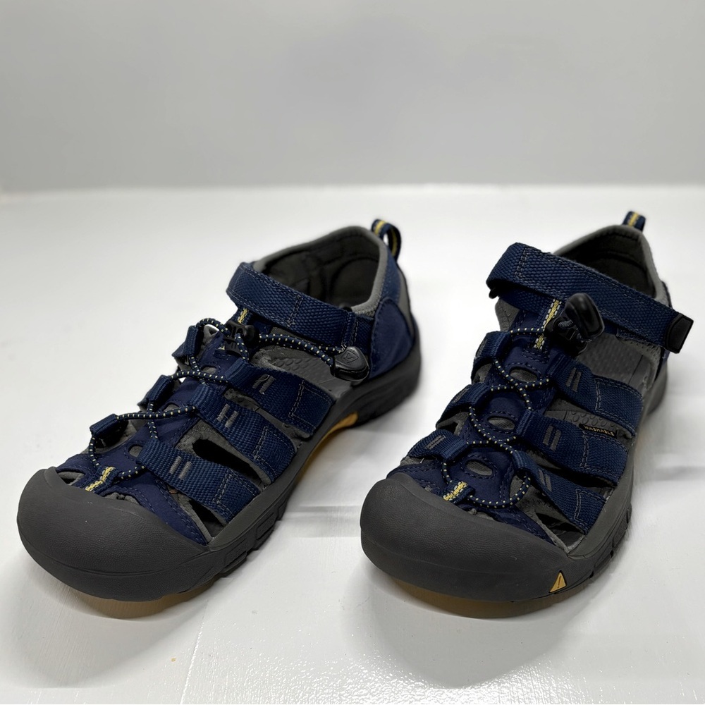 Kids Keen Navy/Black/yellow Water Shoes size 4